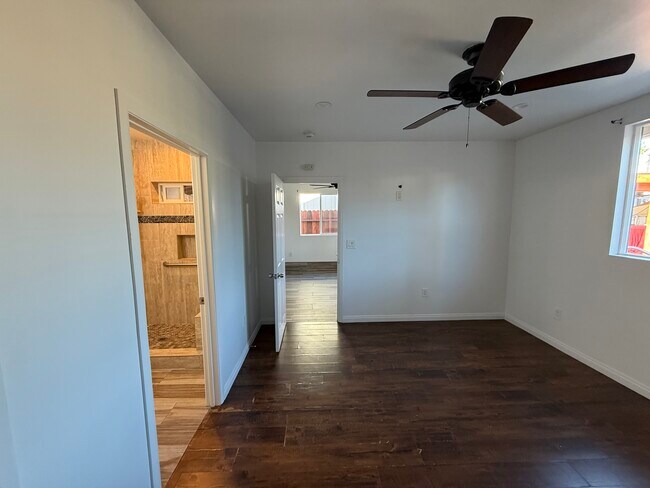 Building Photo - 18334 Lorne St