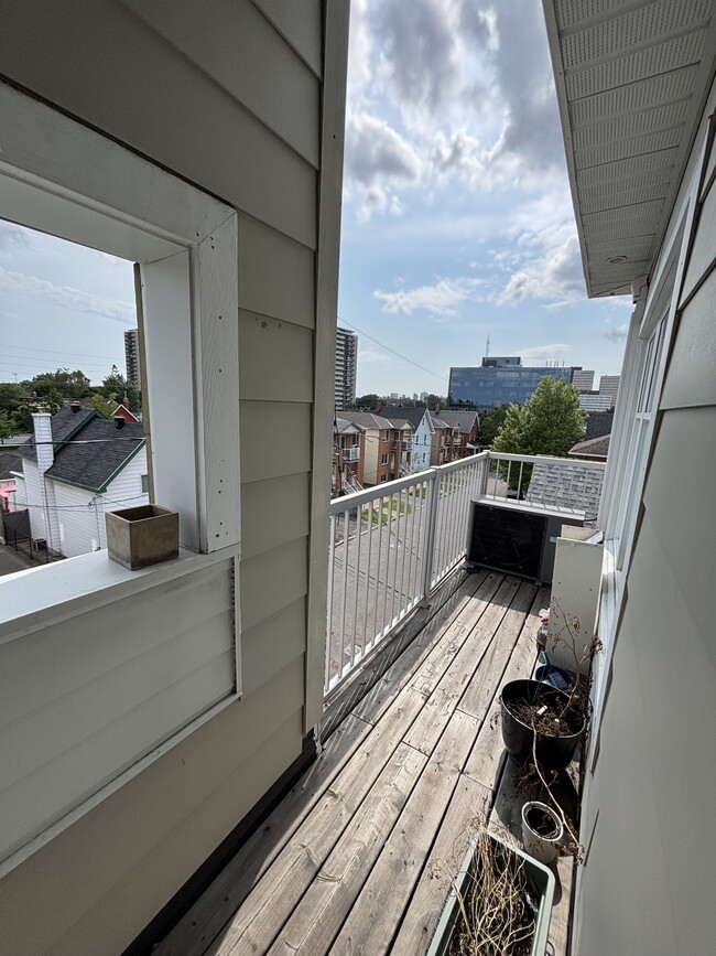 Building Photo - 213 Gladu St