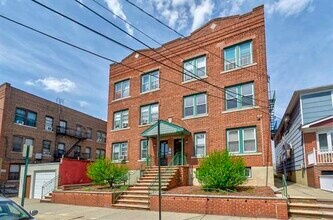Building Photo - 103 W 49th St