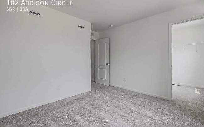 Building Photo - 102 Addison Cir