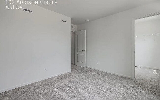 Foto del edificio - 102 Addison Cir