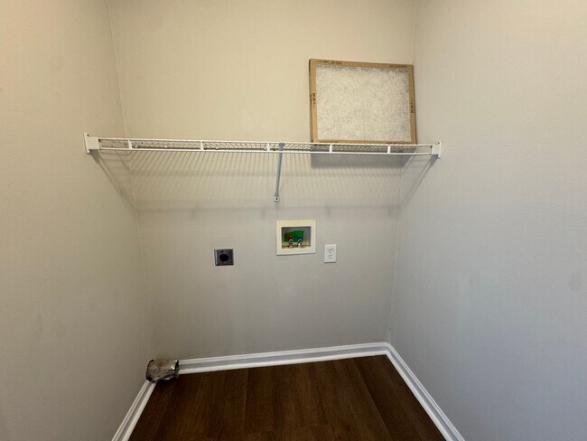 Foto del edificio - Spacious 3 bedroom, two bathroom home close to GM, Magna and Industrial Park