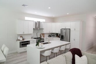 Building Photo - 5725 Via De La Plata Cir