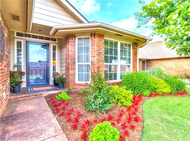 Building Photo - Gated 3 Bed 2 Bath 2 Car home of The Villa...