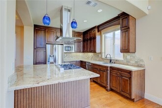 Building Photo - 612 N Juanita Ave