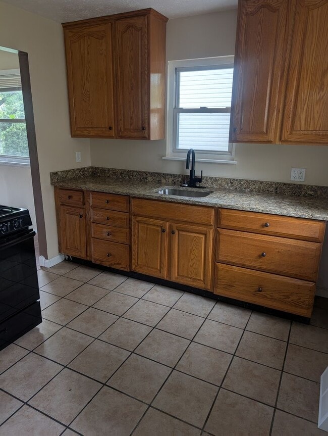 Foto del edificio - Charming 4 beds 1 bath in Euclid!