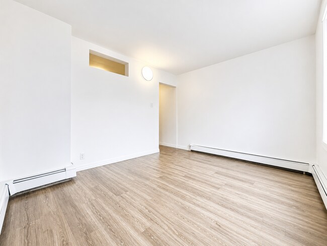Photo du bâtiment - 983 Barton St E