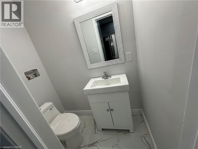 Photo du bâtiment - 70 Russ St