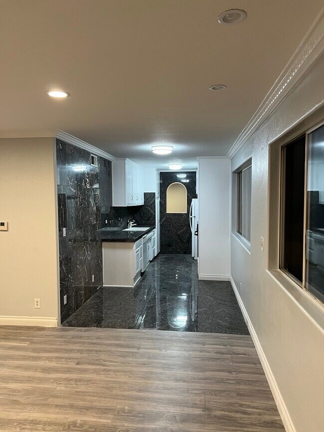 Foto del edificio - 6160 Whitsett Ave