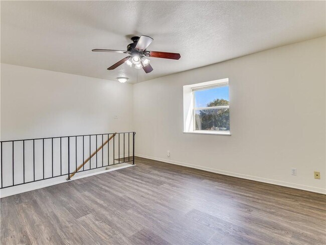 Foto del edificio - 2804 Westhill Dr