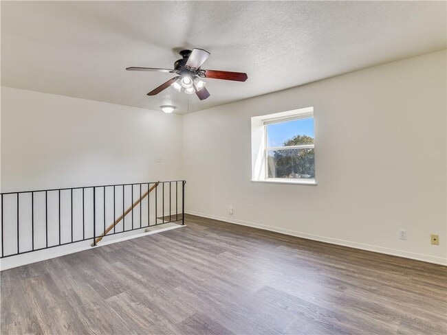 Building Photo - 2804 Westhill Dr