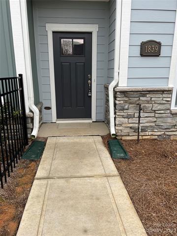 Building Photo - 1839 Catawba Ave