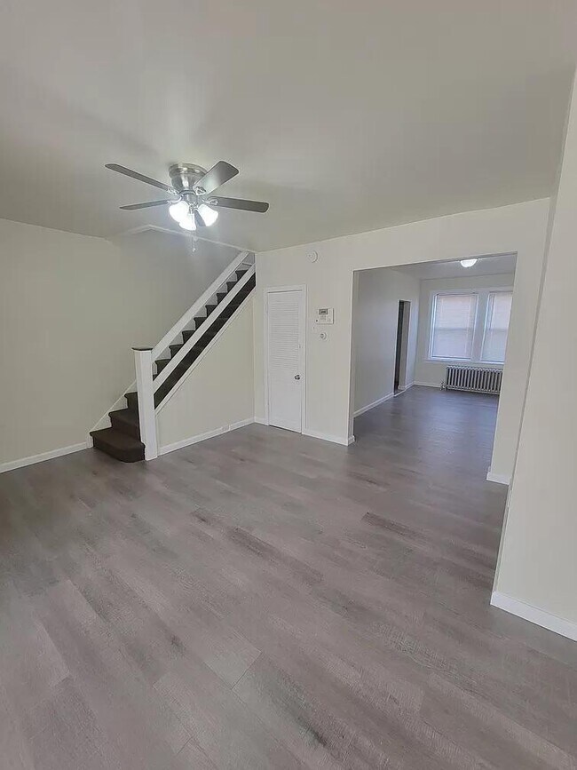 Building Photo - 2643 S 67th St