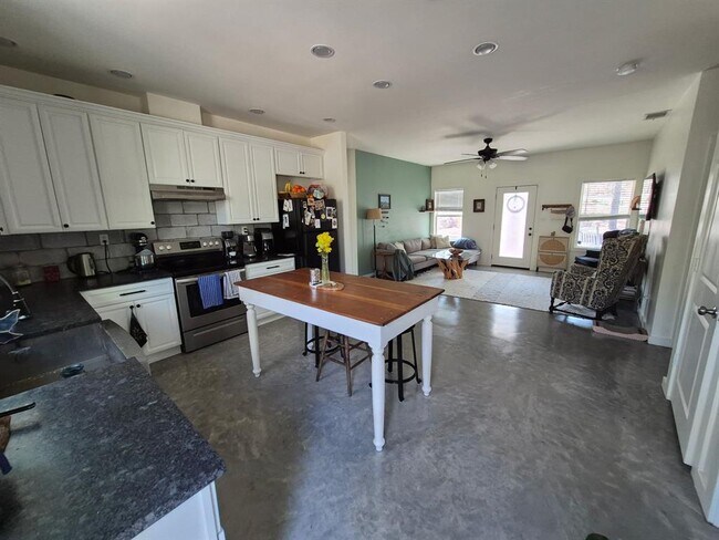 Foto del edificio - 107 Honopu Dr