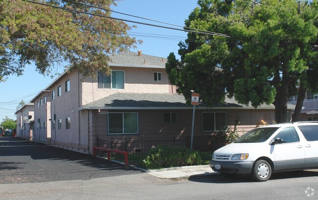 Building Photo - 39-55 Rancho Dr