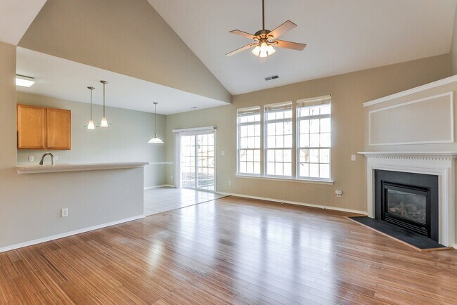 Foto del edificio - 3009 Satinwood Dr