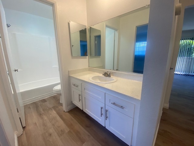 Foto del edificio - Newport Villa Apartments