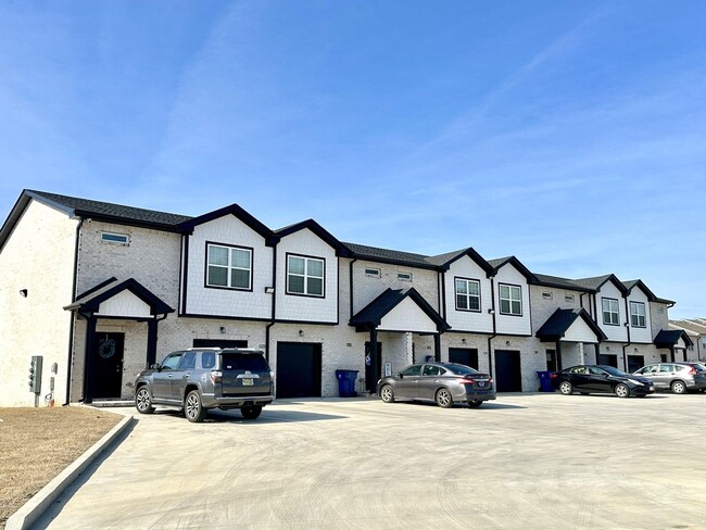 Building Photo - 1172 Meadowhill Ln