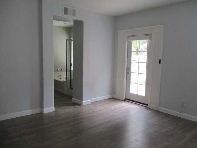 Building Photo - Temecula 1 Story 3 Bbr 2 Ba Updated Home