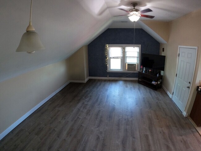 Foto del edificio - 1661 Hillcrest Rd