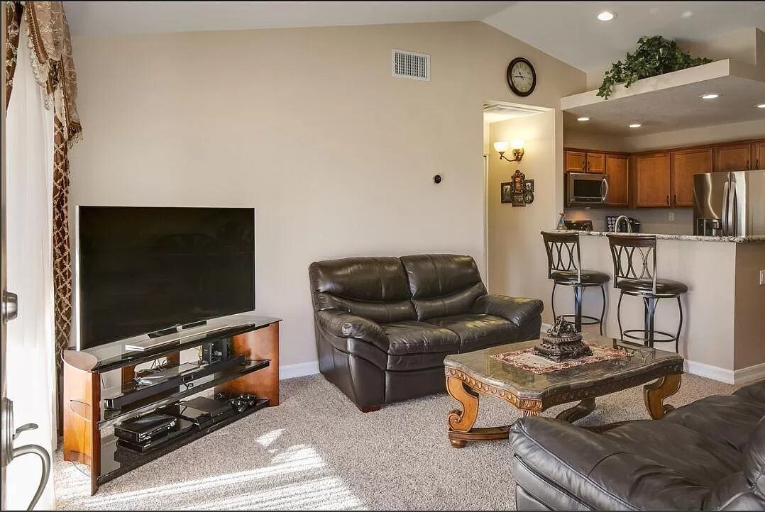 Primary Photo - 12190 Cuyamaca College Dr E