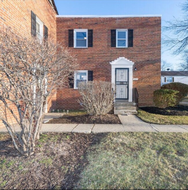Building Photo - 2537 Iverson St