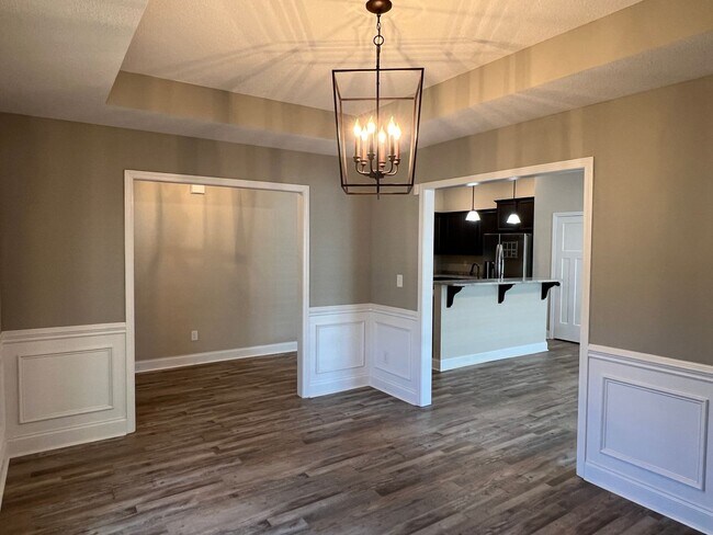 Foto del edificio - Beautiful Home that looks Brand New / First Full Month's Rent FREE with a 13 Month Lease!!