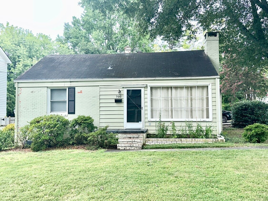 Primary Photo - Cute as can be Bungalow