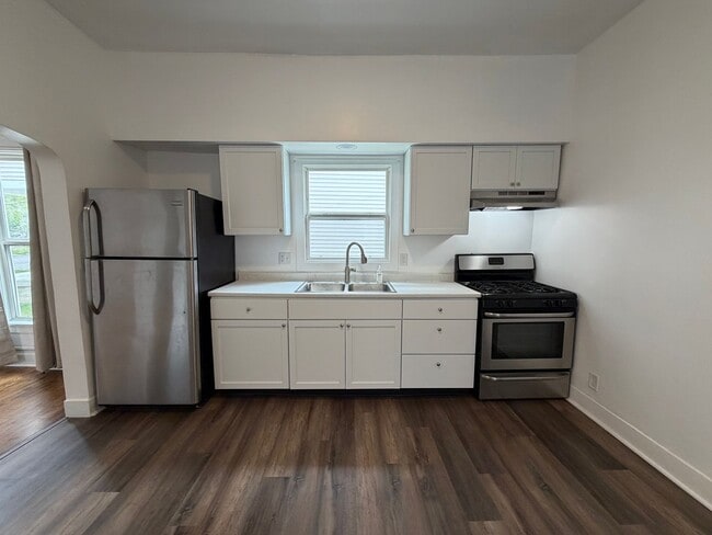 Building Photo - 4 Bedroom updated home in Grand Rapids