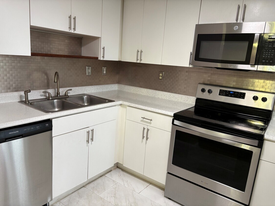 Foto principal - 21 E 3rd St
