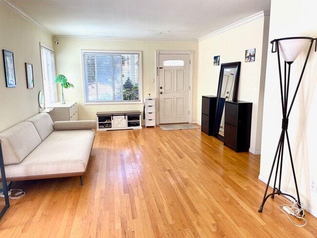 Entrance room - 1136 8th St