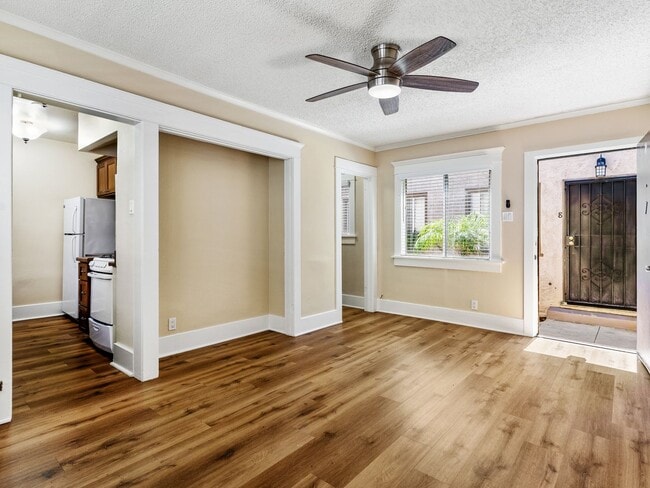 Building Photo - 1460 Gaviota Ave