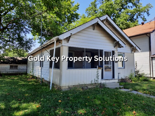 Building Photo - Freshly Painted 2 BR 1 BA House with Dinin...