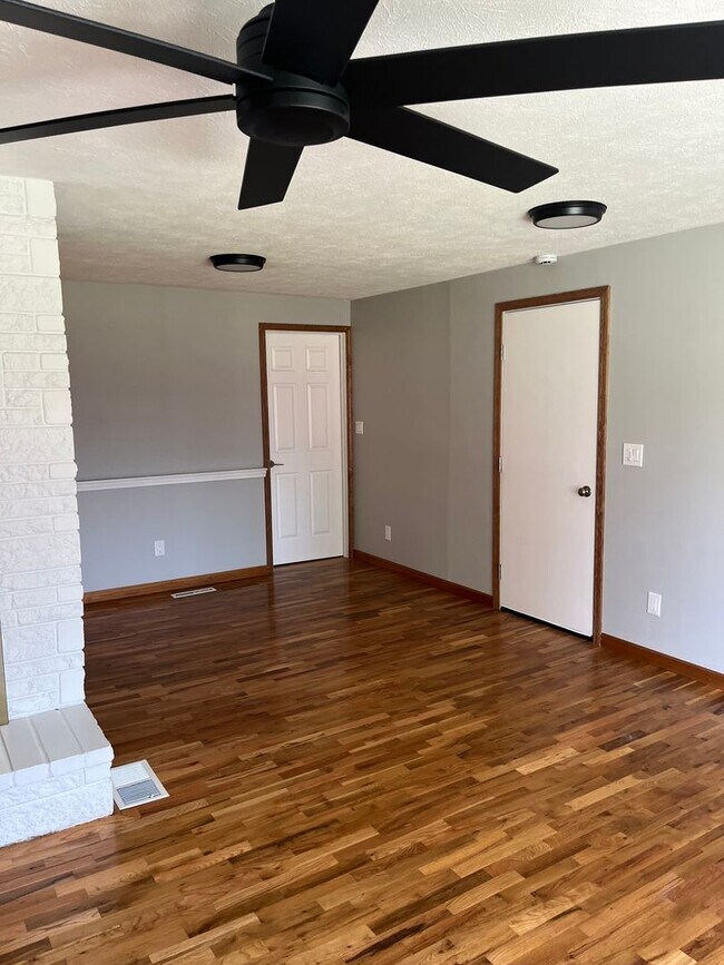 Foto del edificio - 17704 N Hilltop Rd