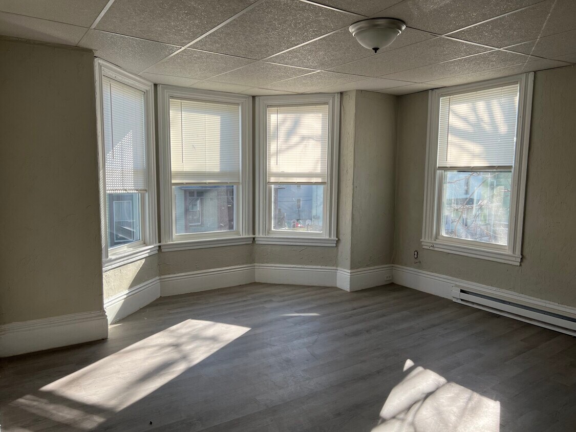 38 Benefit St Unit 2, Worcester, MA 01610 Condo for Rent in Worcester