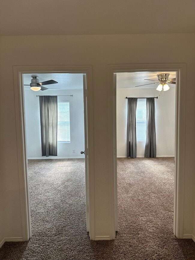 2 rooms with closet - 6207 Pepperdine Bay