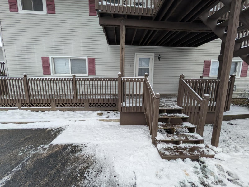 Primary Photo - 209 W Oak St