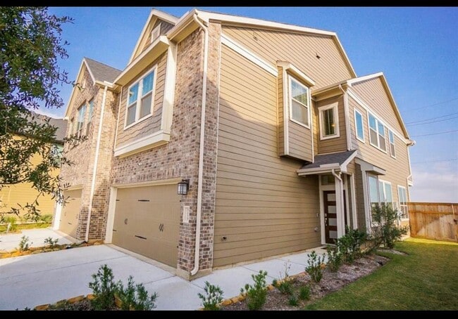 Building Photo - 5235-5235 Pr Ter Ln