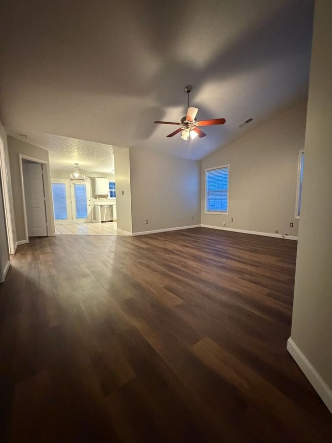 Photo - 3 Bedroom Available Now! House