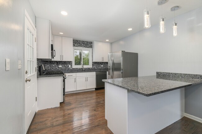 Foto del edificio - 755 Alhambra Ln