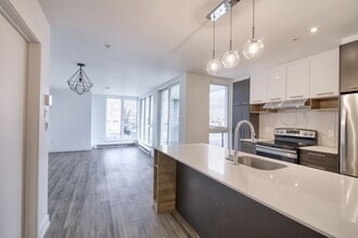Building Photo - 9675 Av. Papineau
