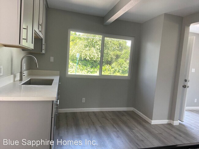 Building Photo - 3 br, 2 bath House - 1285 Russell Way