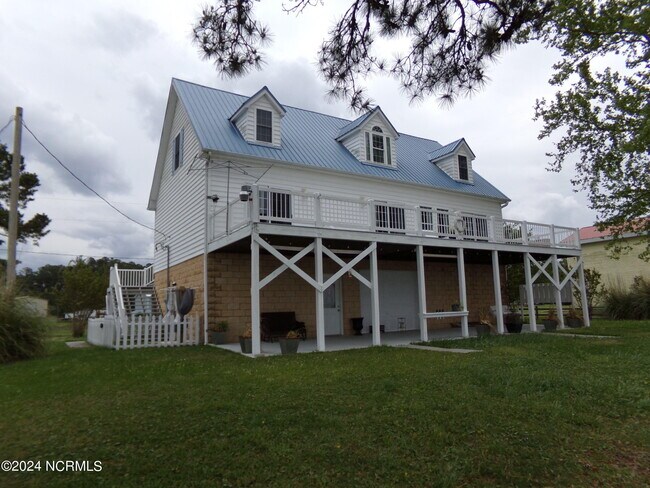 Foto del edificio - 144 Great Neck Rd