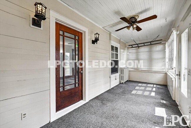 Foto del edificio - 3822 Lockwood Ave