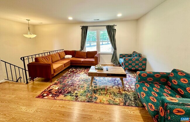 Foto del edificio - 3501 Glenaire Dr