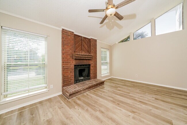 Foto del edificio - 1115 Hemlock Ct