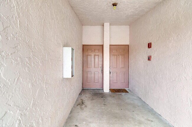 Foto del edificio - 3300 Jaywood Terrace