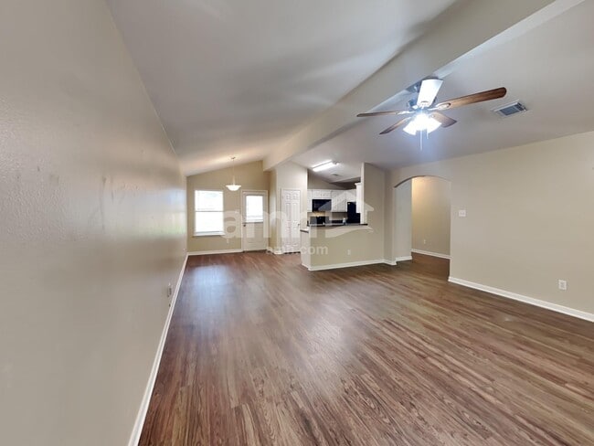 Foto del edificio - 28926 Village Creek Loop