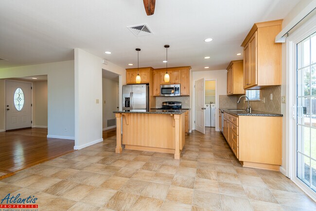 Building Photo - 1511 Teresita Dr