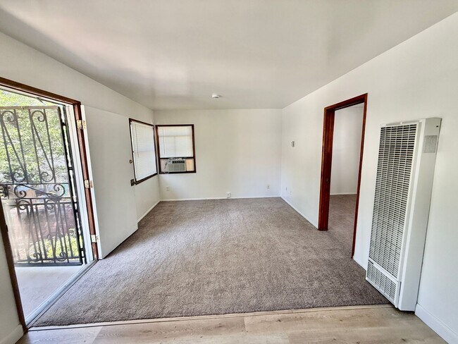Foto del edificio - 1023C S Victoria Ave